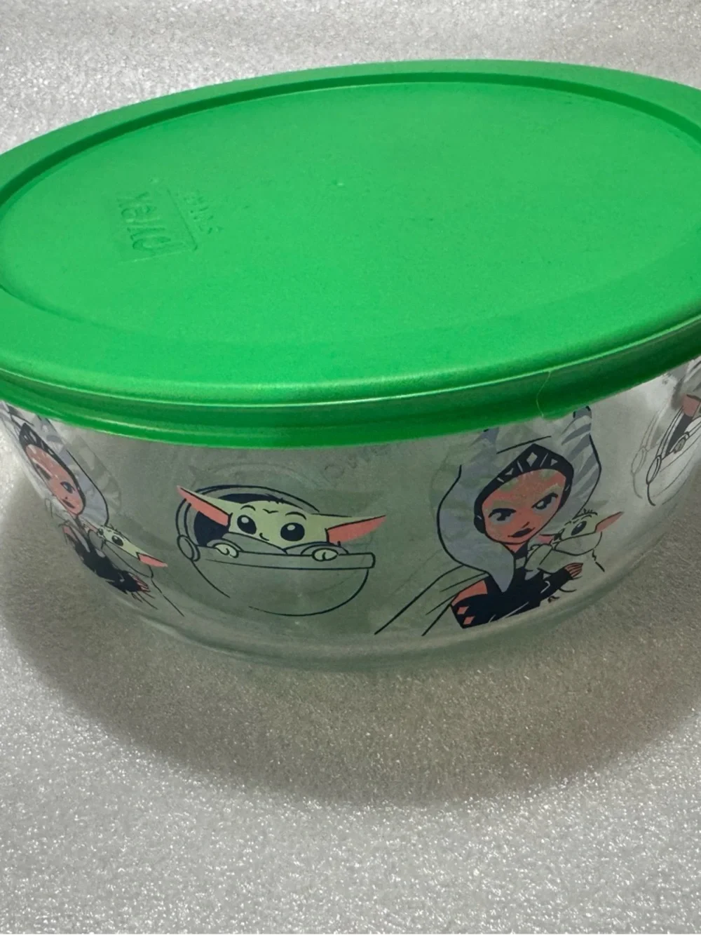 Pyrex 7 cup glass storage container with lid Star Wars Baby Yoda